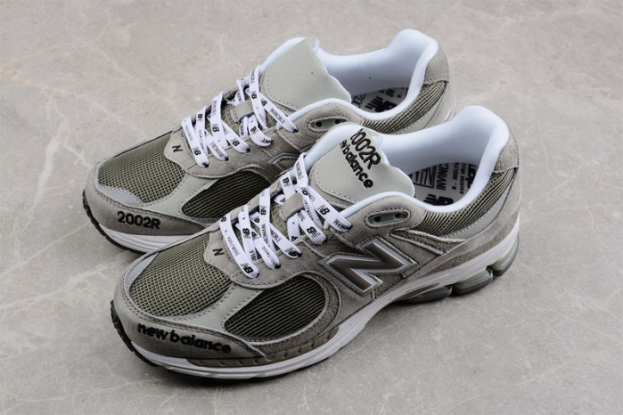 new balance 2002r invincible x n.hoolywood ml2002rv