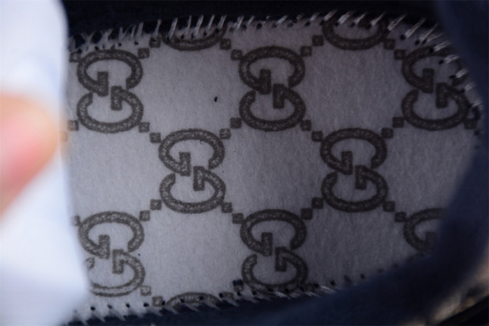 G*u*i* trainer sneaker 107