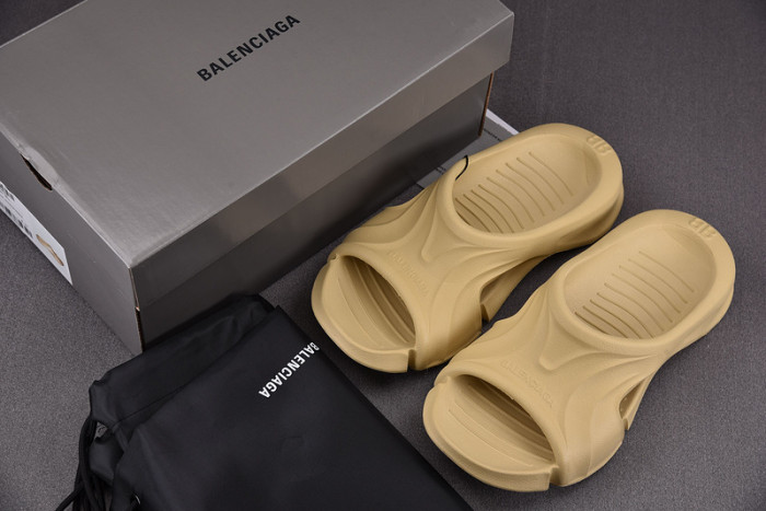 balenciag* sandal 17