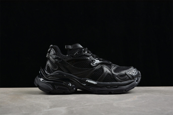 Balenciaga runner W3RXP1090