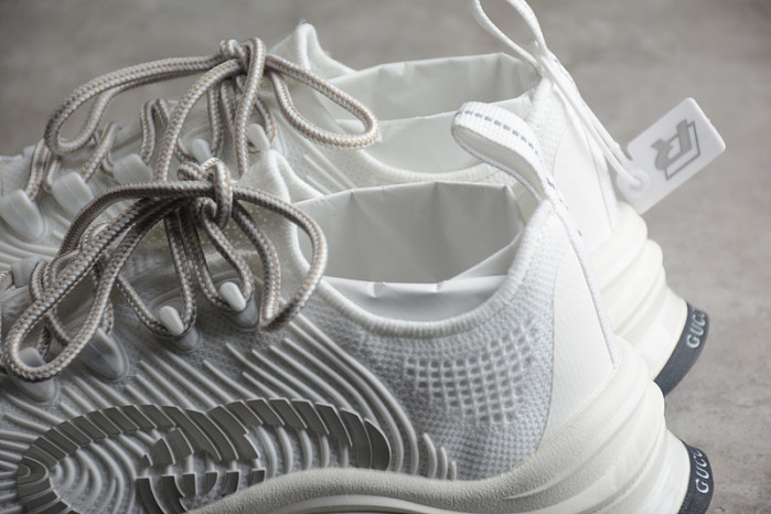 G*u*i* trainer sneaker usm108475