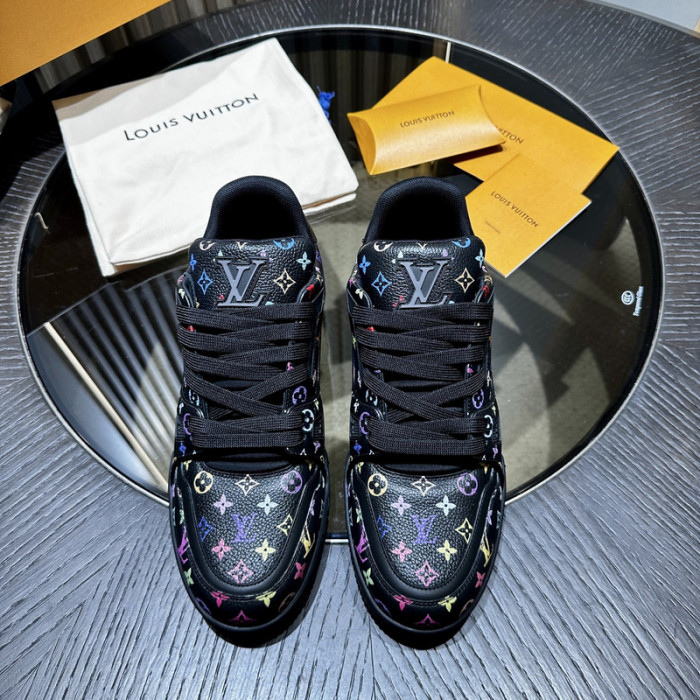 L0VT SNEAKER
