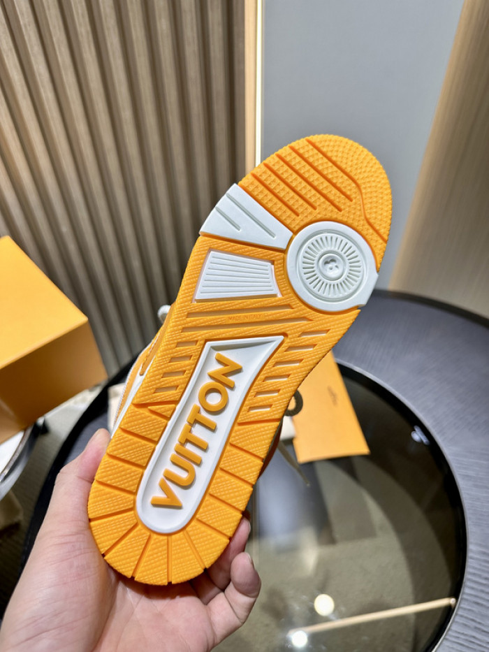 L0VT SNEAKER