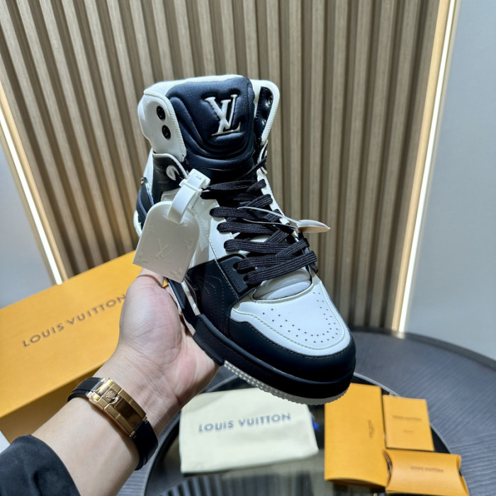L0VT SNEAKER