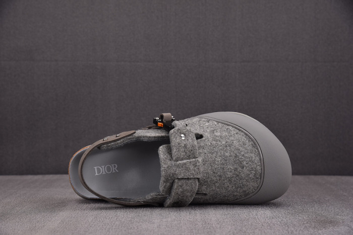 d10r sandal