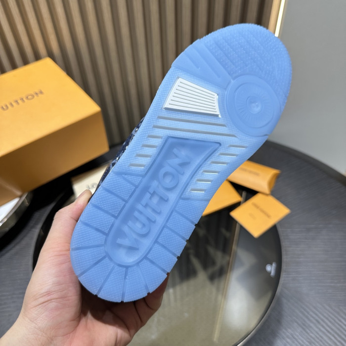 L0VT SNEAKER