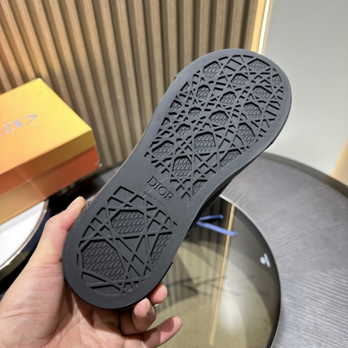 D10R SNEAKER