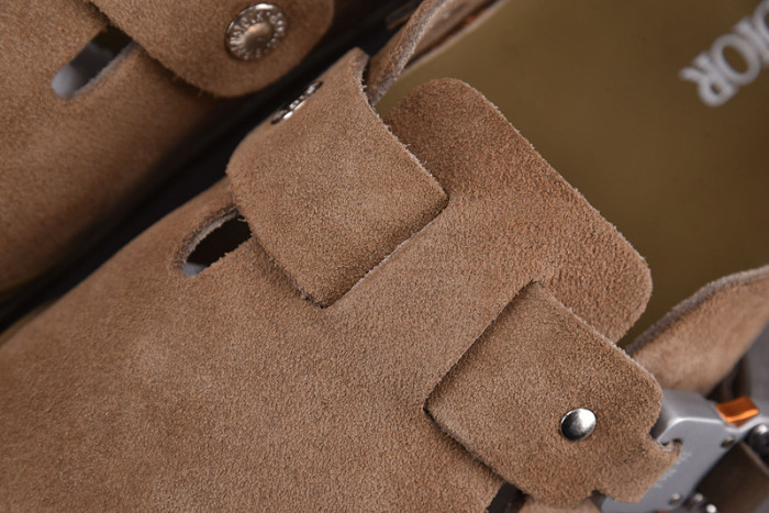 d10r sandal