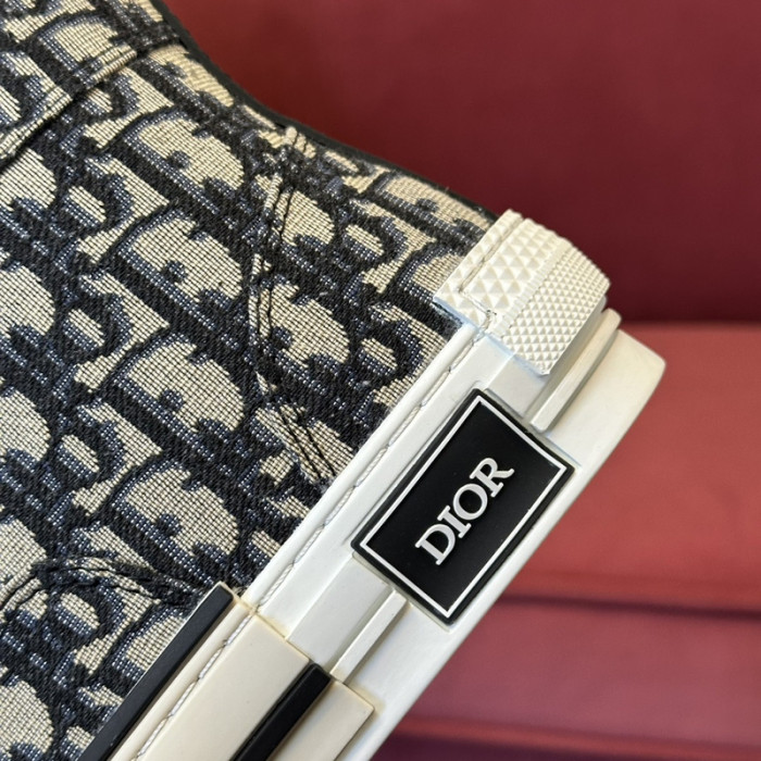 D10R SNEAKER