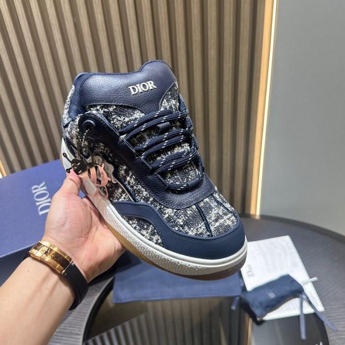 D10R B9s SNEAKER