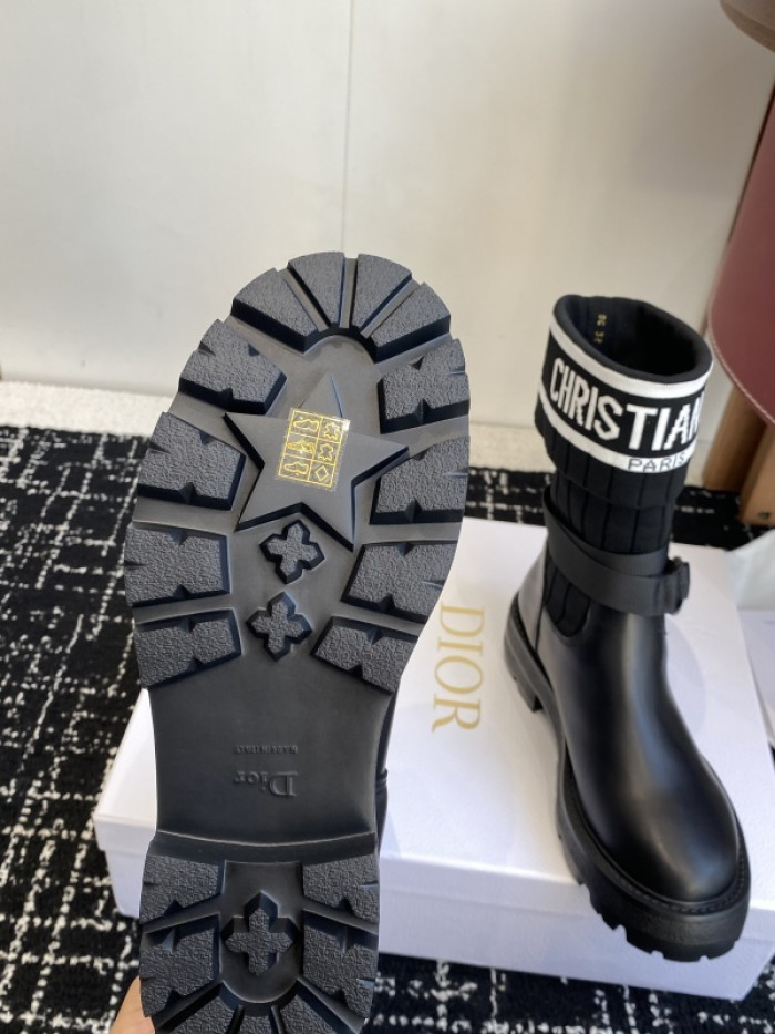 D10R boot