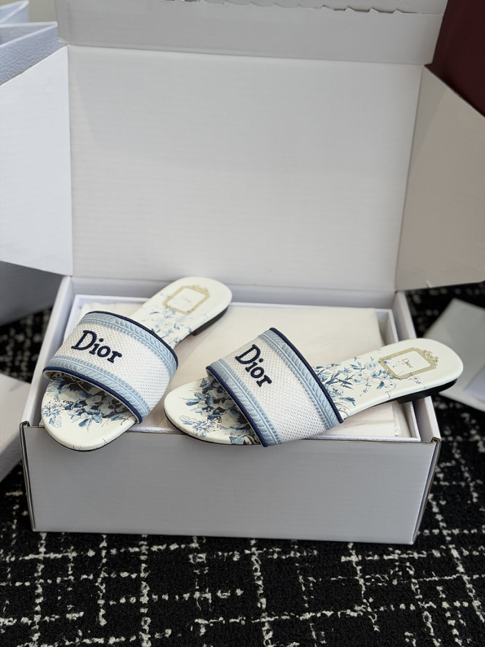 d10r sandal
