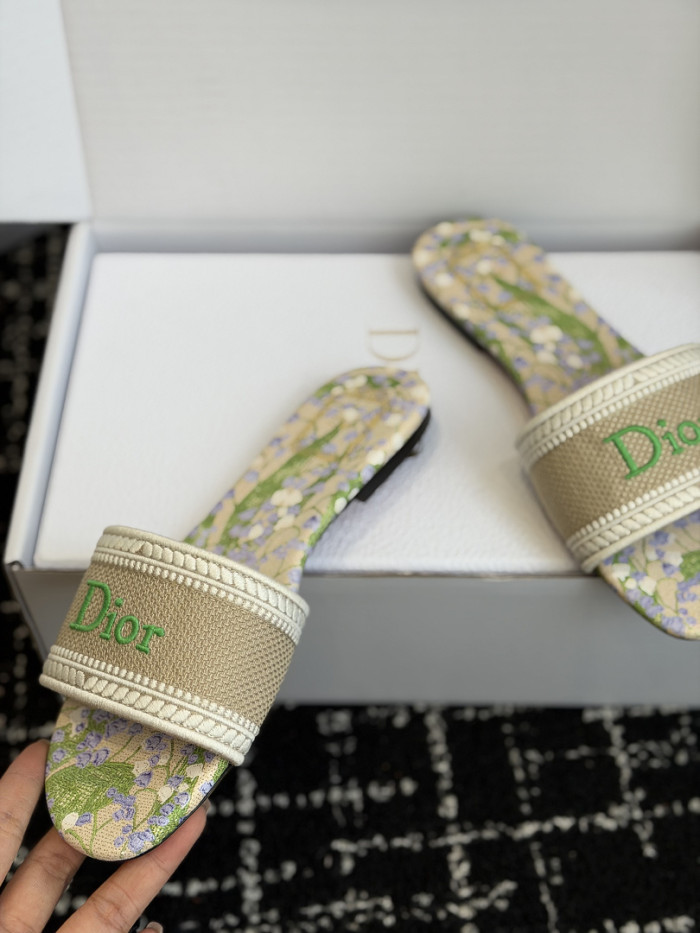 d10r sandal
