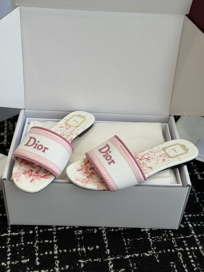 d10r sandal