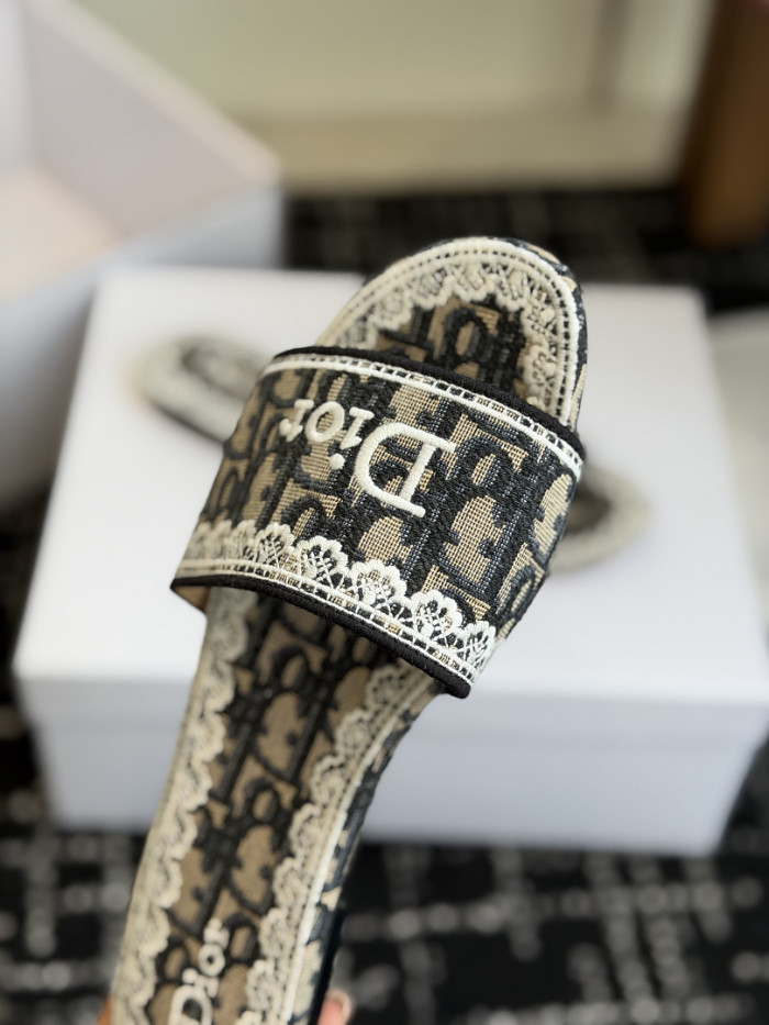d10r sandal