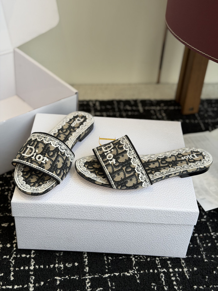 d10r sandal