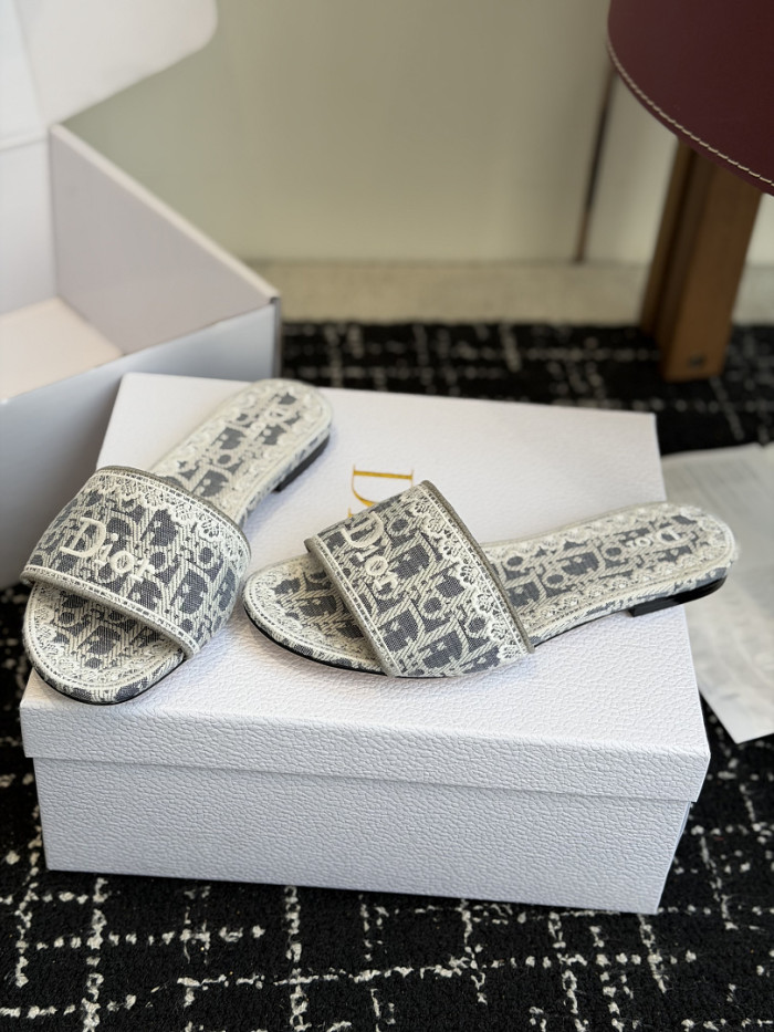 d10r sandal
