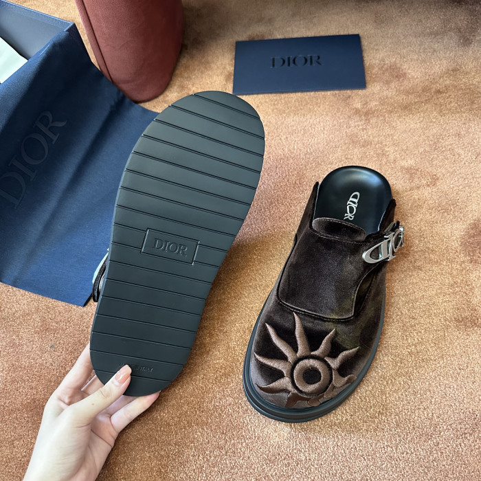 d10r sandal