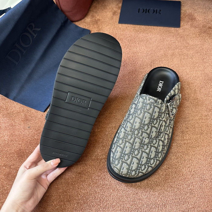 d10r sandal
