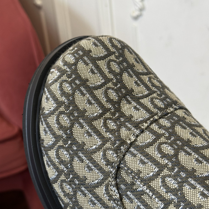 d10r sandal
