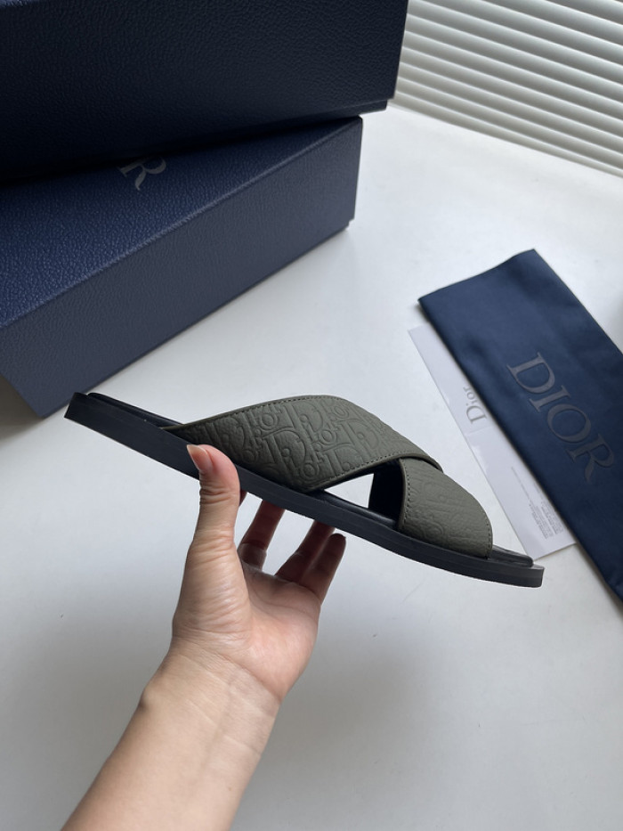 d10r sandal
