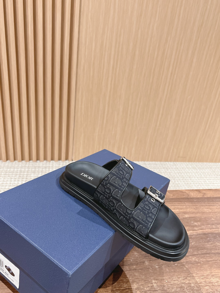 d10r sandal