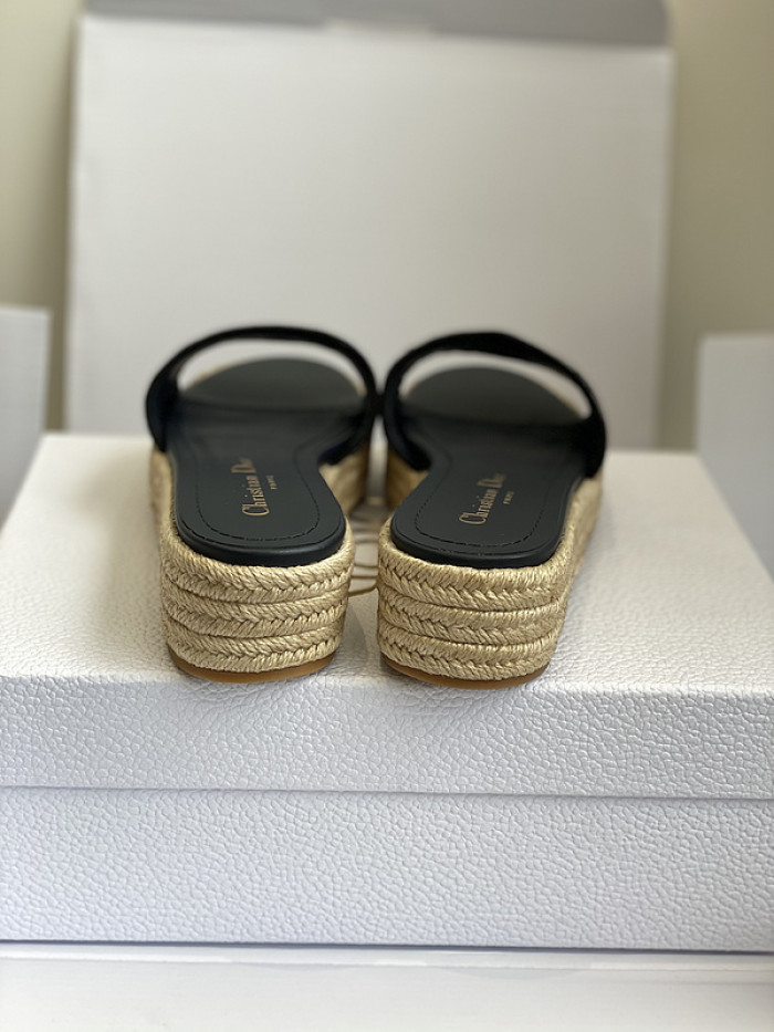 d10r sandal