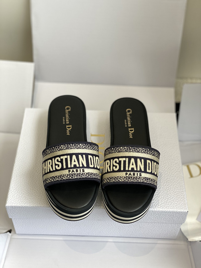 d10r sandal