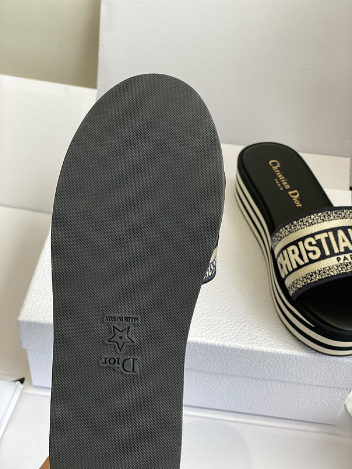 d10r sandal