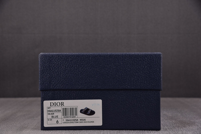 d10r sandal