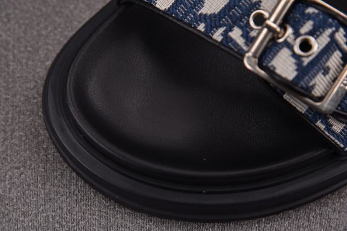 d10r sandal