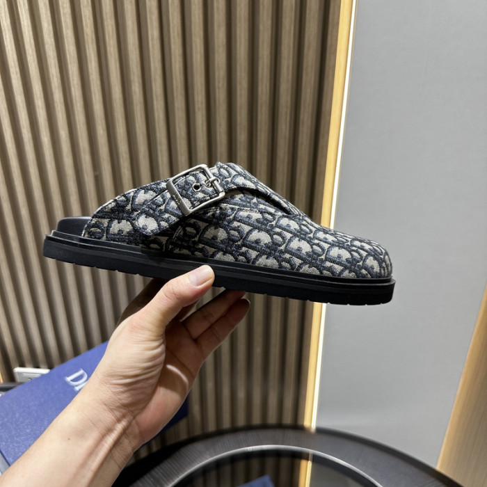 d10r sandal
