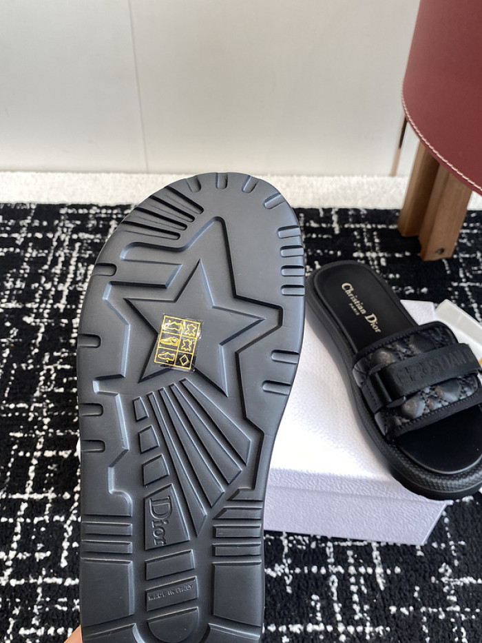 d10r sandal
