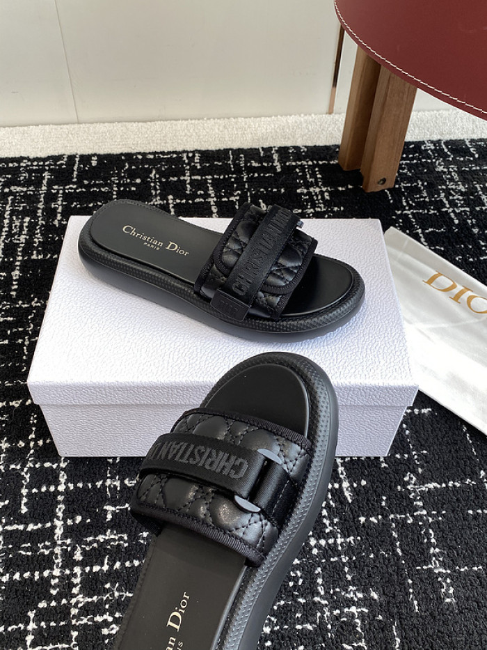 d10r sandal