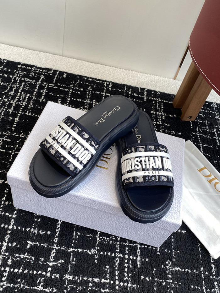 d10r sandal
