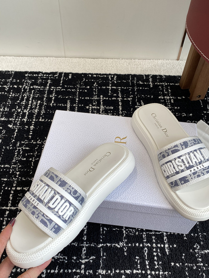d10r sandal