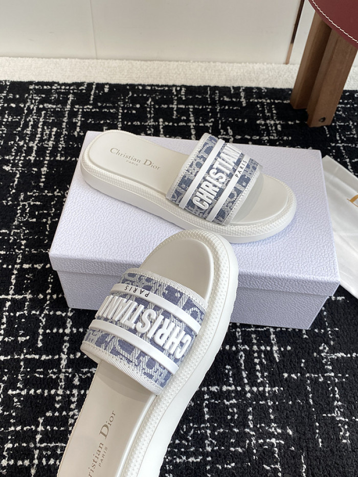 d10r sandal