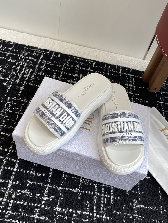 d10r sandal