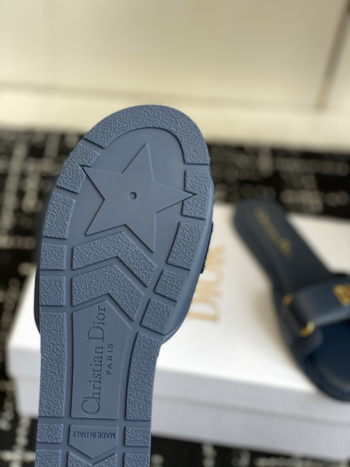 d10r sandal