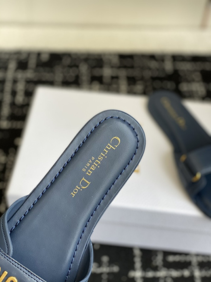d10r sandal