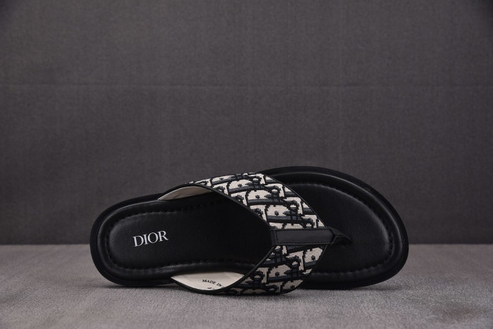 d10r sandal