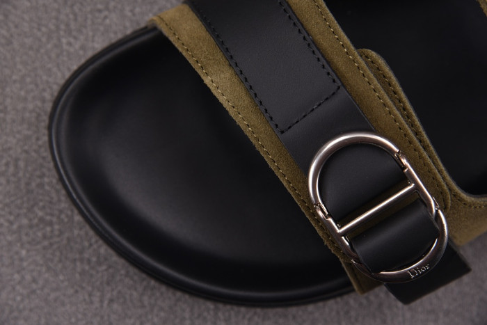 d10r sandal