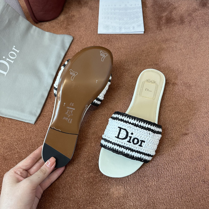 d10r sandal