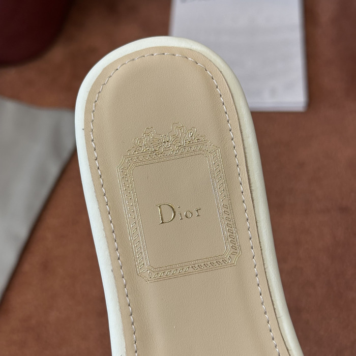 d10r sandal