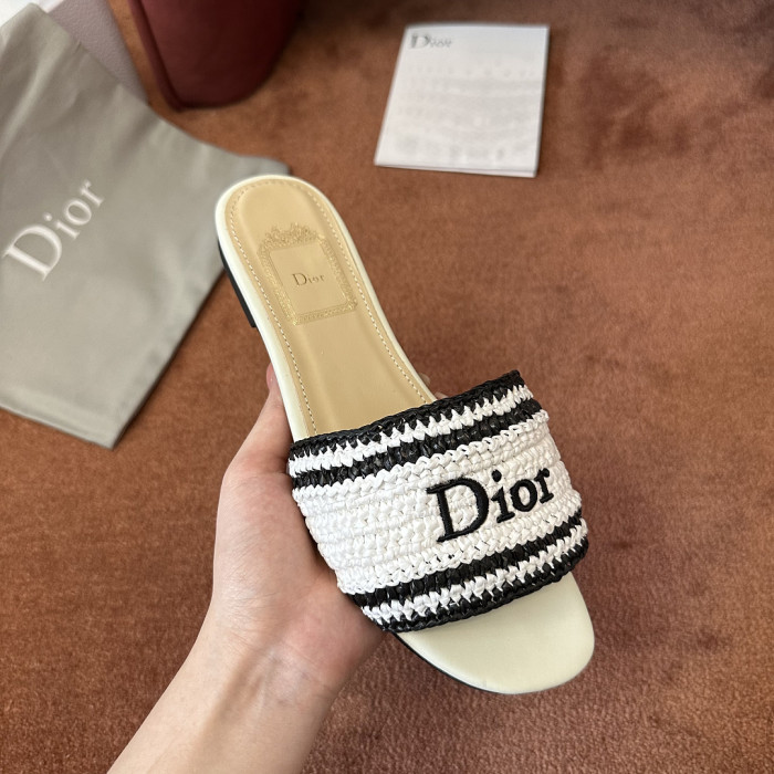 d10r sandal