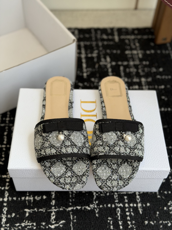 d10r sandal