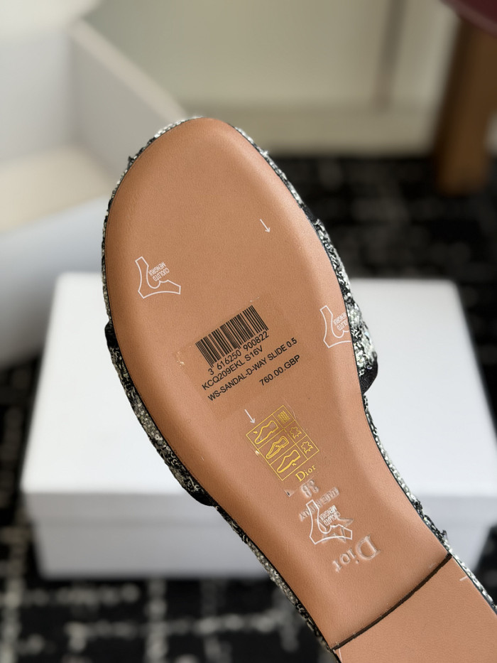 d10r sandal