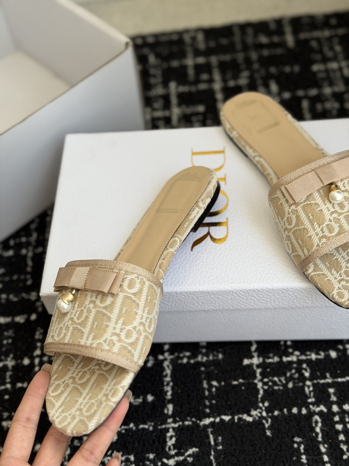 d10r sandal