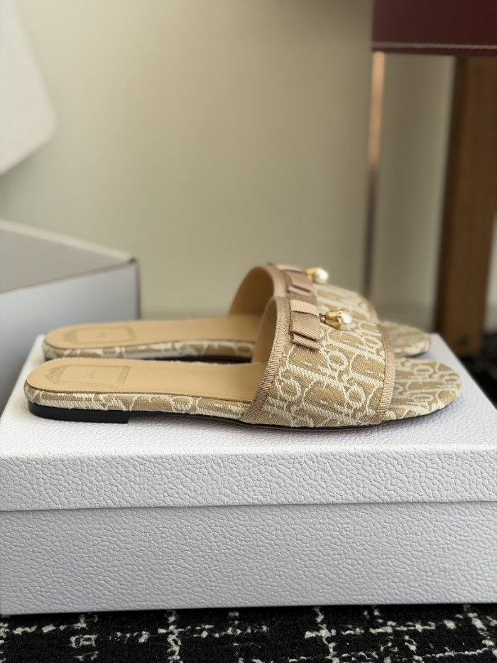 d10r sandal