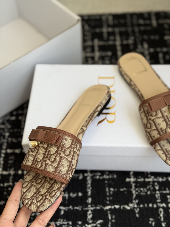 d10r sandal
